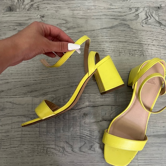 Wild Fable Yellow Heels - Picture 2 of 4